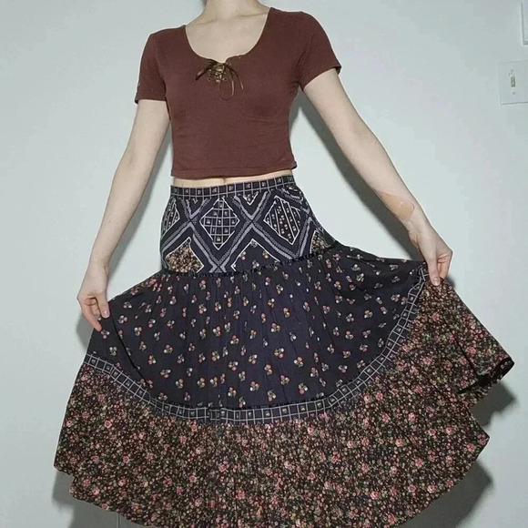 Vintage Navy and Pink Floral Midi Skirt - Picture 3 of 14